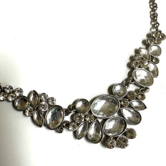 Rhinestone statement necklace - Picture 4 of 7